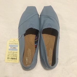 Women’s Classic Light Blue Toms (Size: 9.5)